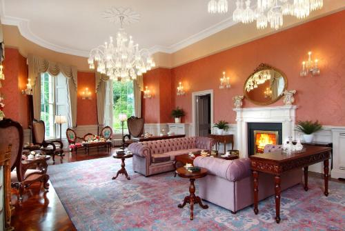 Общ салон/телевизионна зона, Rockhill House in Летъркени