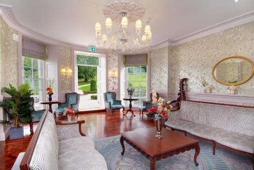 Общ салон/телевизионна зона, Rockhill House in Летъркени