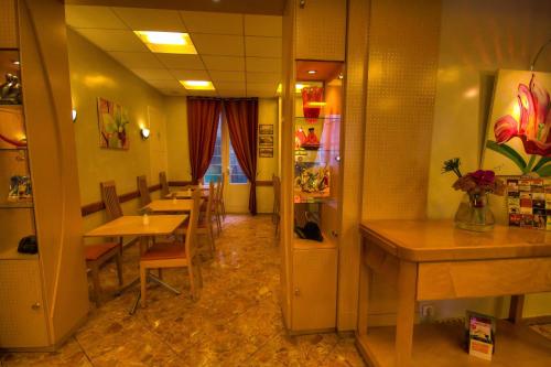 Hôtel Des Trois Gares - image 14
