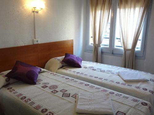 Hostal Sant Carlo - image 3