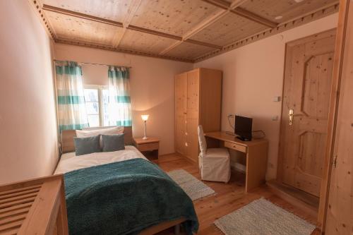 1 twin bed