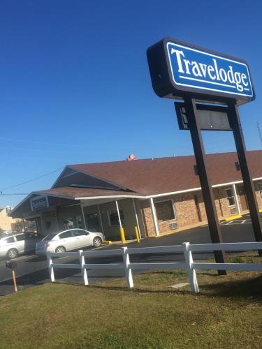Travelodge by Wyndham Orangeburg - image 2