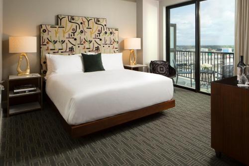 Hotel ZaZa Houston Memorial City - image 7