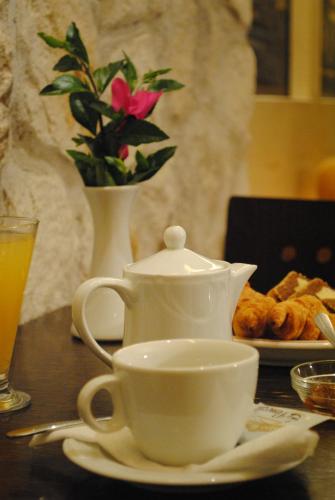 Hotel Ideal – Piraeus, PA