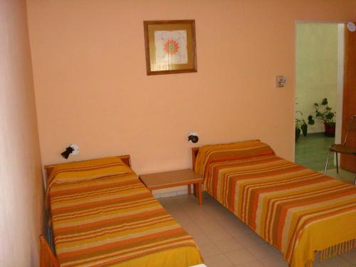 3 twin beds
