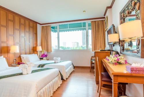 room detail thumbnail 1