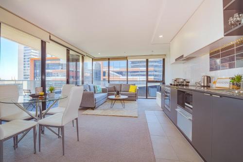 

Spacious Docklands 2 Bedroom 2 Bathroom Apartment