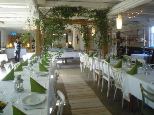 Restaurant, Brunnsta Gard near East City
