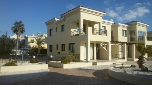 Faros Beach
