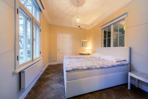 Modern History Apartment, Tallinn (photo 6)