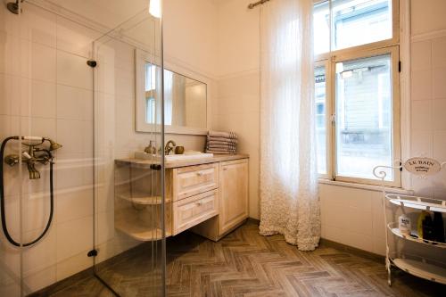 Modern History Apartment, Tallinn (photo 9)