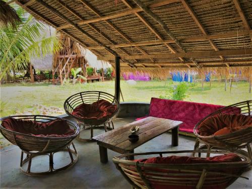 Comoditats, Lazy Bones in Koh Rong Sanloem