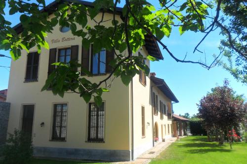 VILLA BOTTERA with Jacuzzi in the garden Cuneo Langhe Piemonte