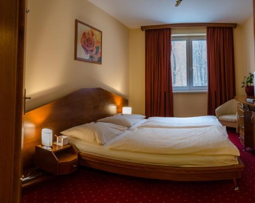 1 queen bed