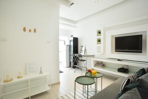 One Bedroom Apartment - 36 Shalom Aleichem street