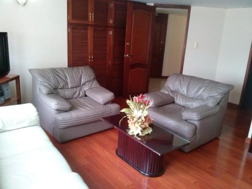 1 king bed, 1 sofa bed