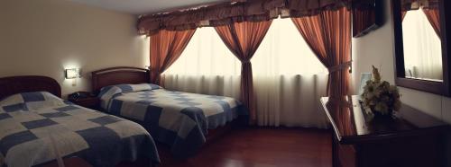 1 queen bed, 1 twin bed