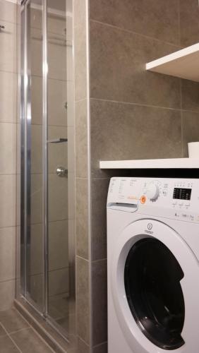 Modern Downtown Flat near the Acropolis by UPSTREET - image 11