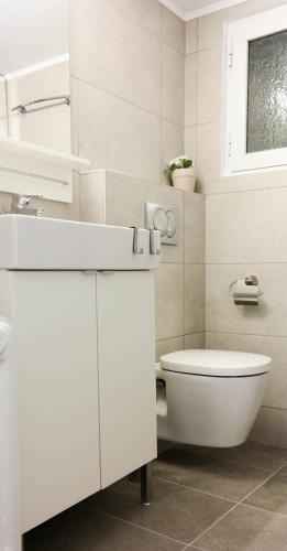 Modern Downtown Flat near the Acropolis by UPSTREET - image 4