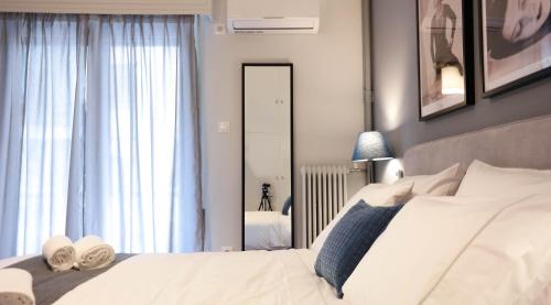 Modern Downtown Flat near the Acropolis by UPSTREET - image 14