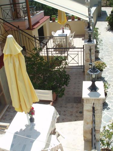 Фасада на хотела, Hellen Studios in Остров Скиатос