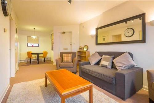 Super CENTRAL Cambridge Flat For Up To 4 People