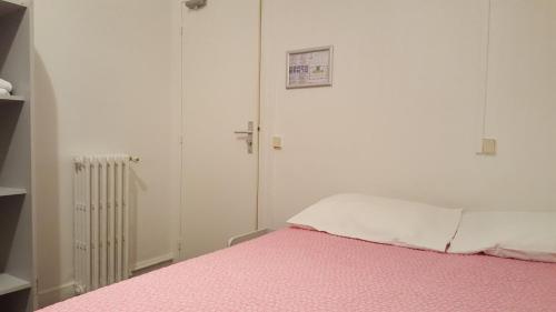 Hotel Feria (FR) – Clichy, CA