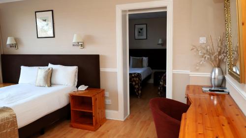 1 double bed, 3 twin beds