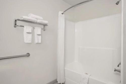 Days Inn by Wyndham Greensboro NC - image 2
