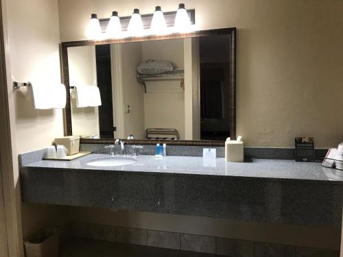 Best Western Lakewood - 화장실
