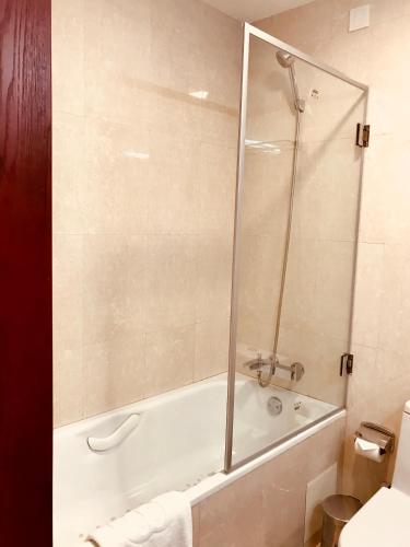 Standard Double Room with Two Double Beds image 2