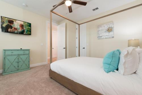 Luxury Dreams Disney Home with Private Pool and Spa in Orlando, USA