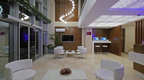 Endglory Hotel - image 3