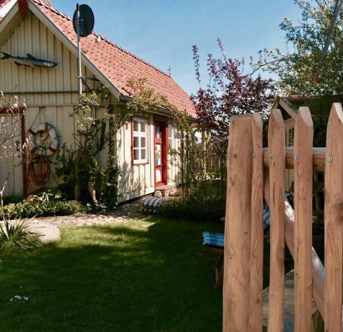 Kleines Haus am Hafen - ruhig und grün am Ortsrand in Prerow, Deutschland