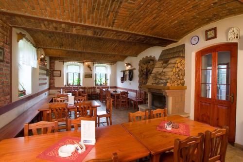 ผับ/เลาจน์, Pension U Mojmira in โรคีท์นิซ นาด จิเซรู