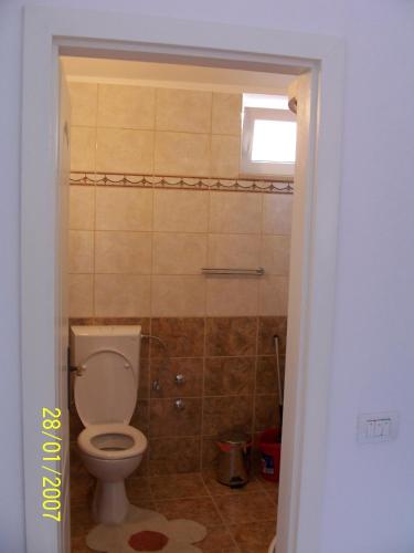 Comfort One-Bedroom Apartment with Balcony and Sea View image 1