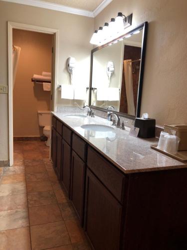 Best Western Lakewood - 화장실