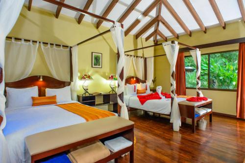 Manatus Hotel Manatus Hotel is a popular choice amongst travelers in Tortuguero, whether exploring or just passing through. The hotel has everything you need for a comfortable stay. Free Wi-Fi in all rooms, busines