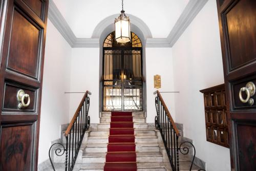 Pantheon Luxury House - image 9