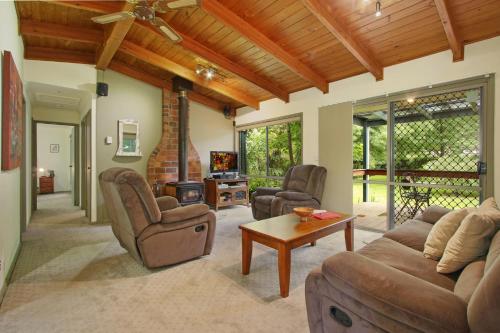 Rail Trail Cottage - BRIGHT