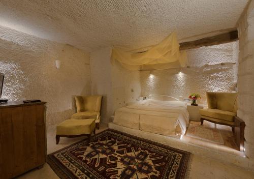 Cave Suite