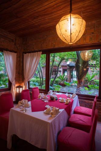 Restaurant, Van Chai Resort in Thanh Hoá / Sầm Sơn Beach