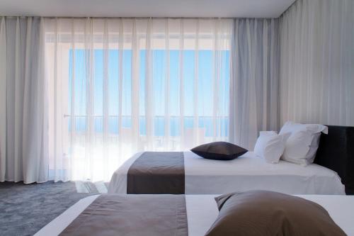 2 twin beds
