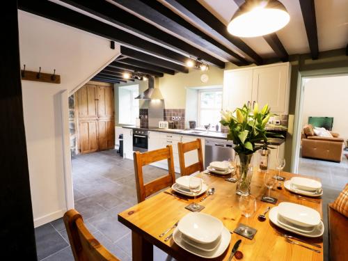 Hen Gelligemlyn - The Annexe - image 13