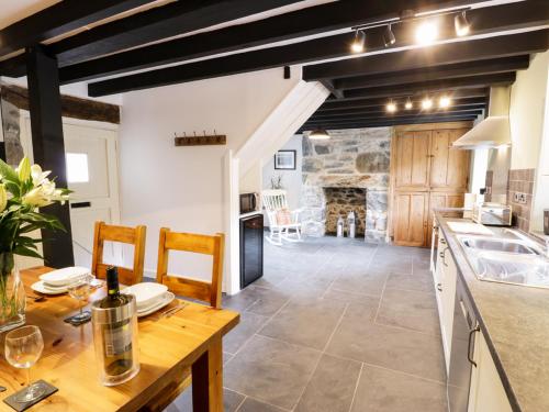 Hen Gelligemlyn - The Annexe - image 3