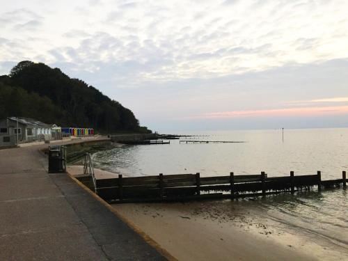 4 The Old Smithy in Freshwater South