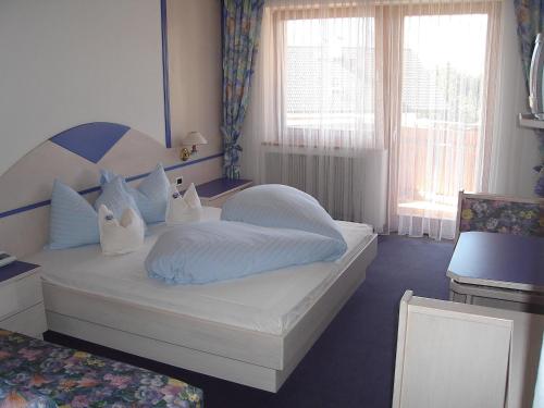 Double Room with Balcony and Mountain View