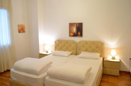 Deluxe Four-Bedroom Apartment image 8