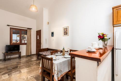 Areti Apartments in Poros