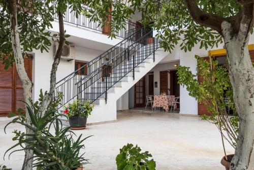 Areti Apartments in Poros